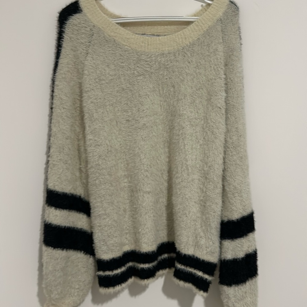 Softest fluff sweater ever ! Fashion nova size L stripes around bottom and arms